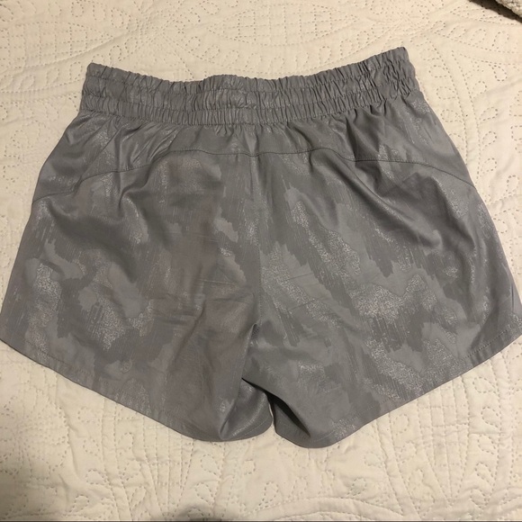 *SOLD* Athleta Grey Running Shorts Size XS - Picture 6 of 8
